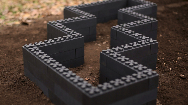 Build a Custom Garden Planter With These Lego-Like Blocks