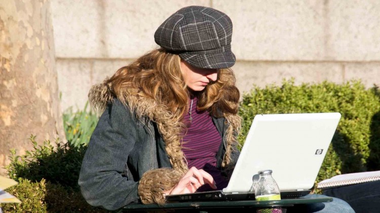 woman-on-laptop